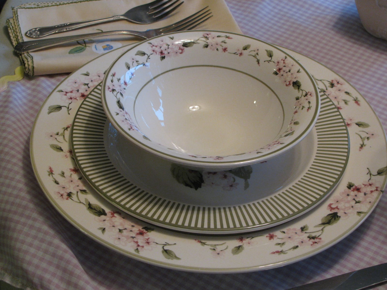 [tablescape+hydrangea+026.JPG]