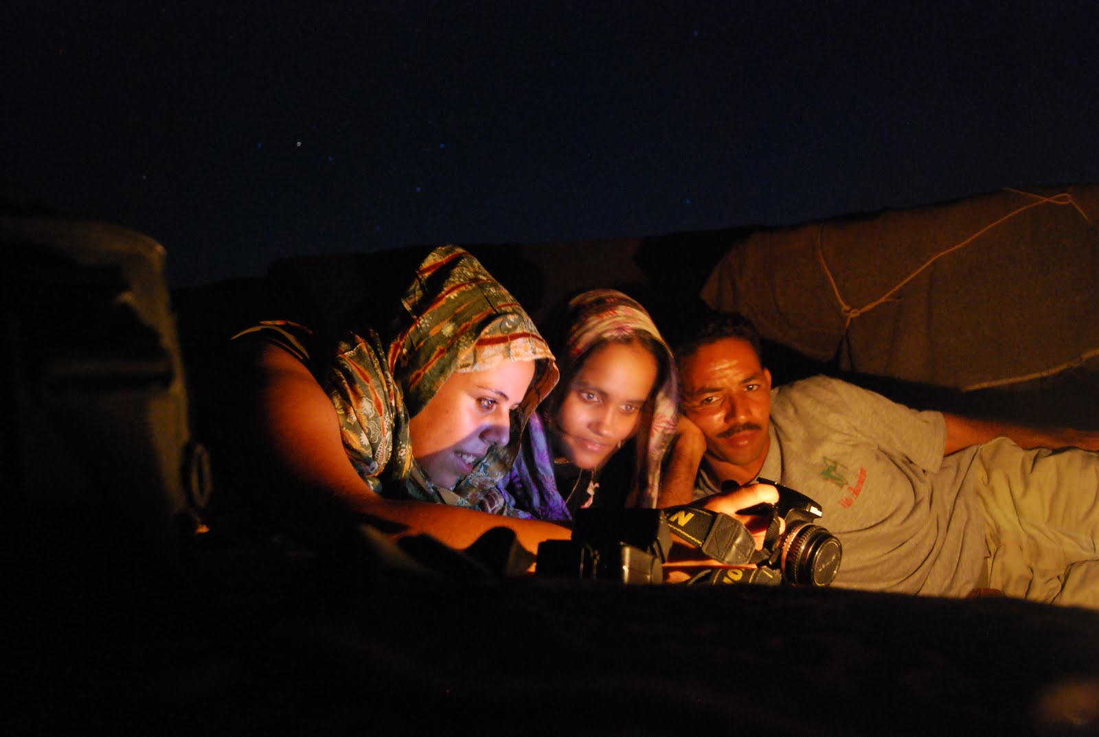 [de+noche+en+la+jaima.JPG]