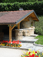 Muret en pierre à batir pour la construction d'un four à pain en Haute-Savoie