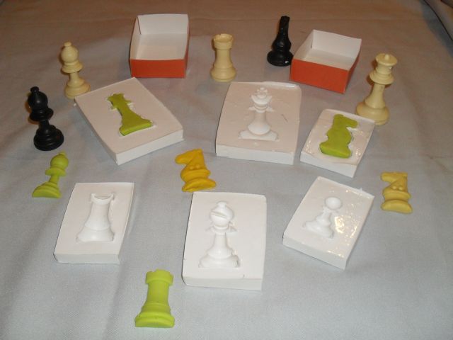 Confecção de jogos de xadrez com papelão (material reciclável)