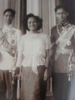 พระบาทสมเด็จพระปรเมนทรมหาอานันทมหิดล พระอัฐรามาธิบดินทร รัชการที่ ๘ สมเด็จย่า ฯ พระอนุชา