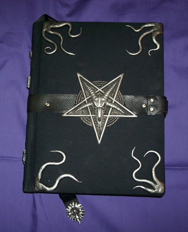 Skolski tavan Rev+marx+black+book+of+evil+tome