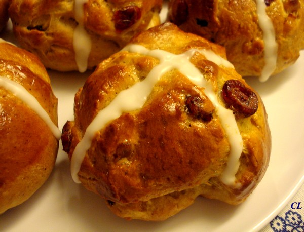 [Cross+Bun6.JPG]