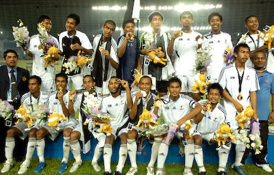 TERENGGANU MEMPERTAHANKAN JUARA