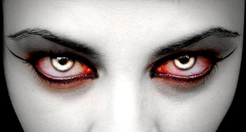 Eyes_of_Vampire_Valkyria_by_VampHun