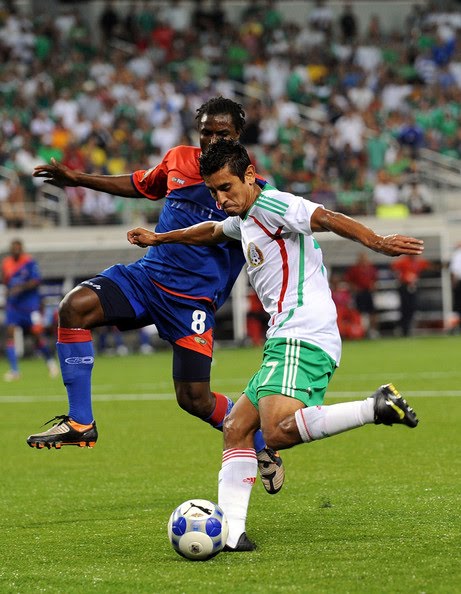 Star Football Player Alberto Medina fotos, video y goles