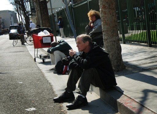 [newsmlmmd.4b23a31c3686bc071c5b2ae66b18d1d8.2811_unemployed-and-homeless-people-wait-outside-for-a-b.jpg]