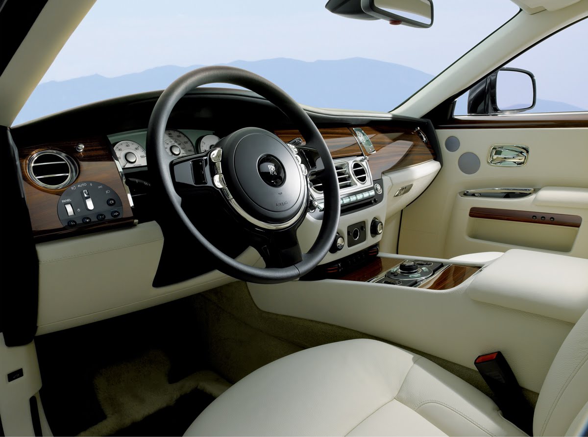 [2011-rolls-royce-ghost-15.jpg]