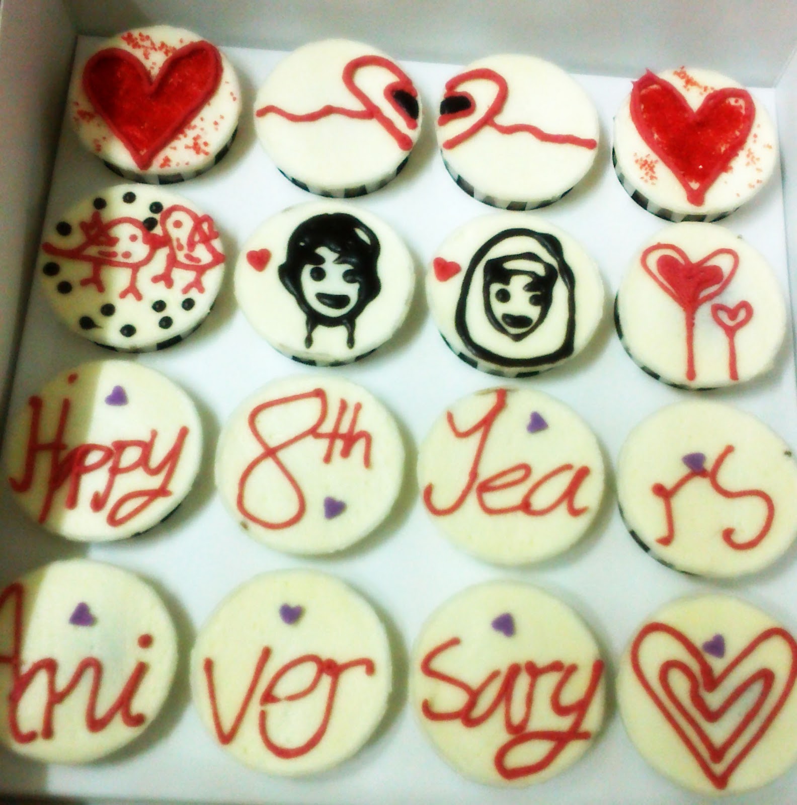 cuppananaz It's a cupcakes gift for girlfriend!