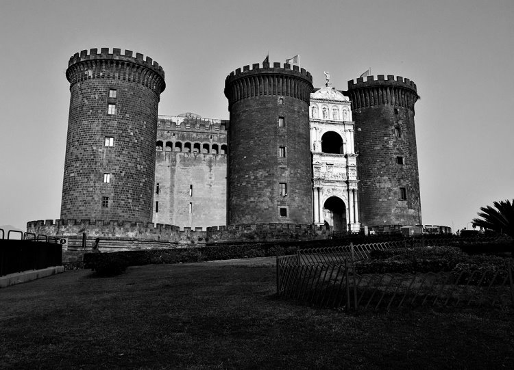 [castle.jpg]