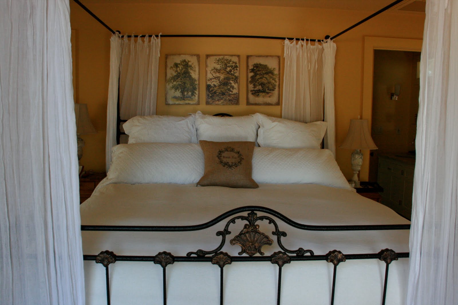 design Hanging Art Over the Bed