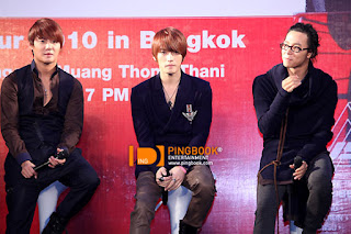 14/10/2010 [PHOTOS]JYJ Press Conference in Thailand Part 2 JYJ+%284%29