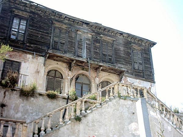 İSTANBUL Ada�nın Güzel Ve Terkedilmiş Evleri