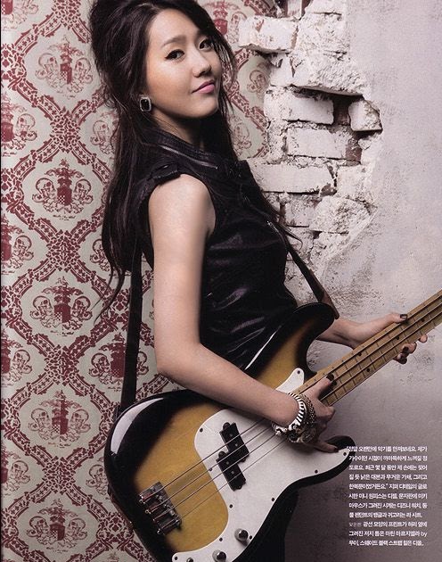 pictures of celebrity: Lee Jin