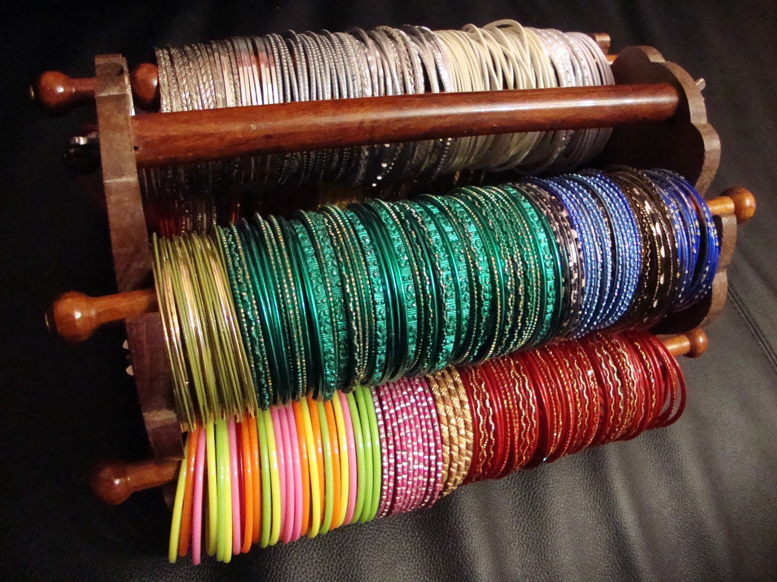 B U B B L E G A R M Bangle Storage