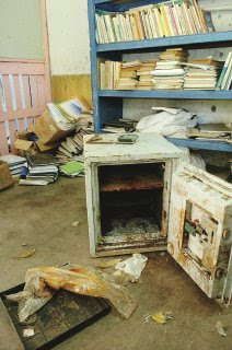 This is the safe where the FARC stored almost half a million dollars. (Photo by Jorge Castillo / La Nacion)
