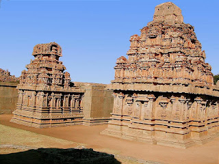 Hazara+Rama+temple,+Hampi,+India.jpg