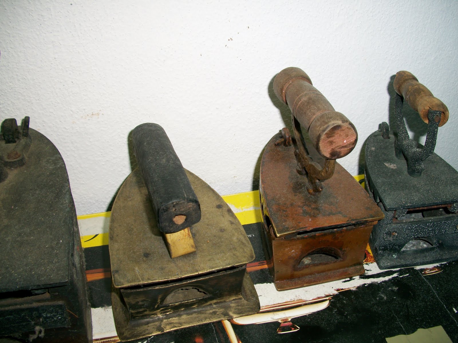 collectible items Charcoal Irons 6 Seterika arang lama