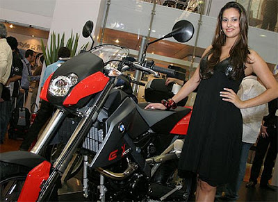 Gatas + Motos Gatas + Motos