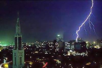 [MAPUTO%20-%20trovoada%20tropical_resize.jpg]