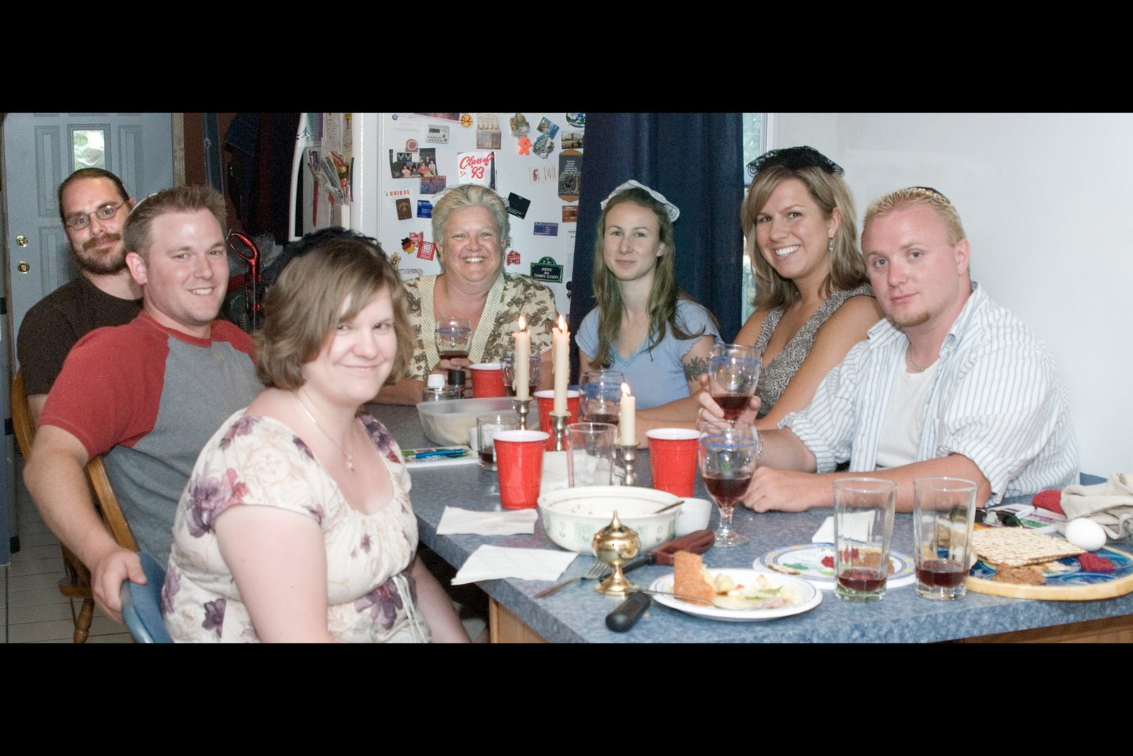 [Everyone_at_the_seder_table_6x4_color.jpg]