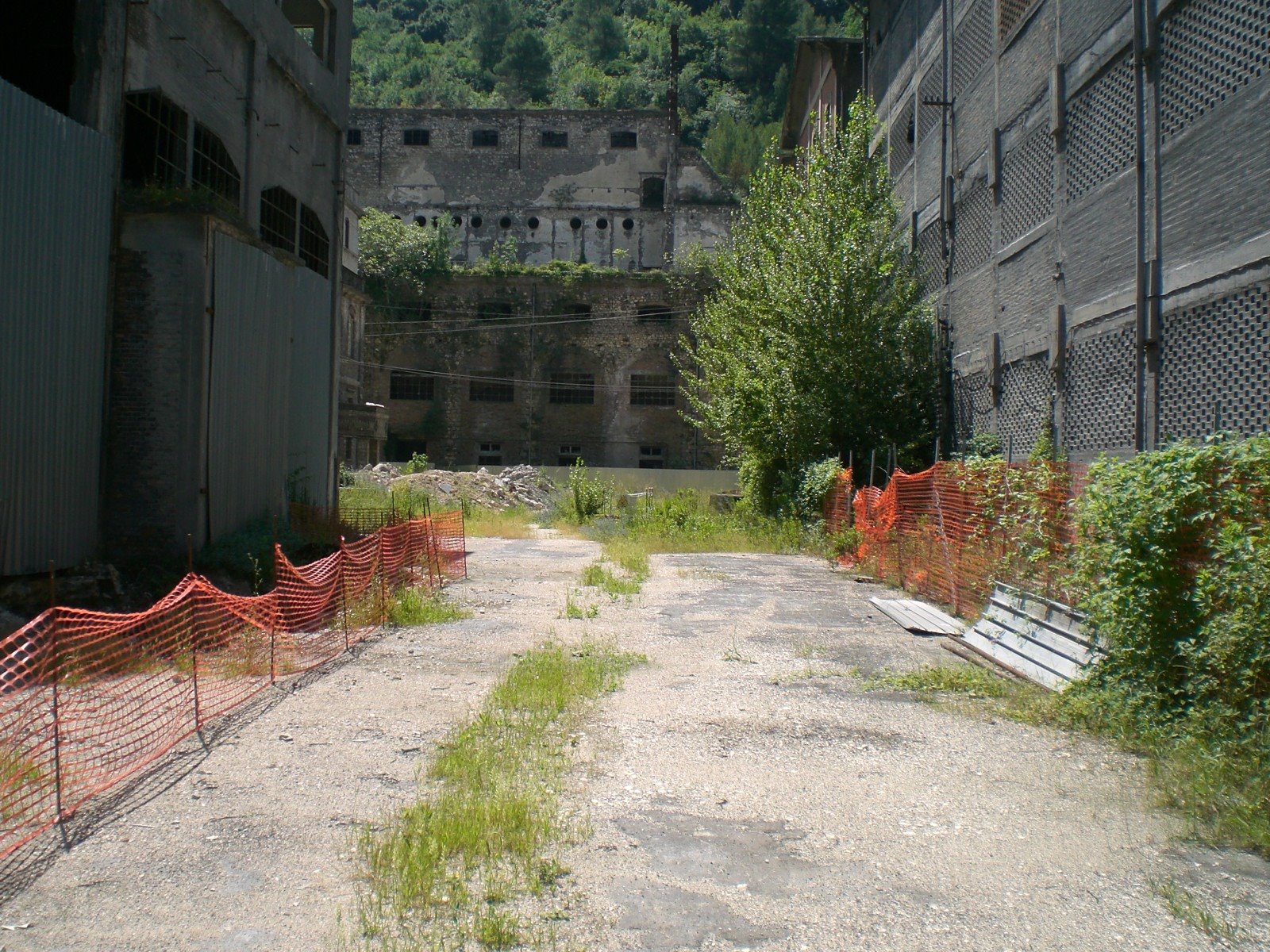 [strada+d'accesso.JPG]
