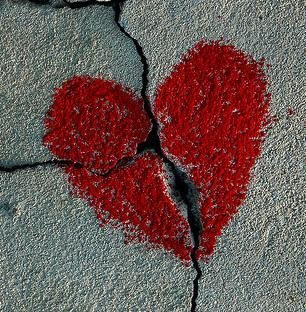 (( إحذر أن ينكســر قلبك )) Heart+Broken
