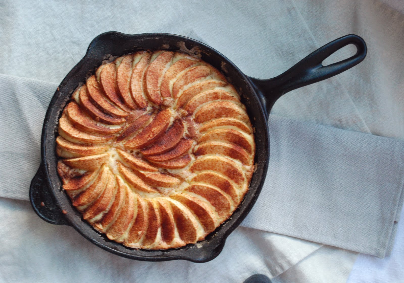 Darjeeling Dreams Skillet Apple Cake