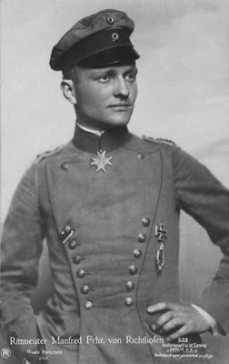 377px-Manfred_von_Richthofen-dominio+p%C3%BAblico-wikimedia+commons.jpg