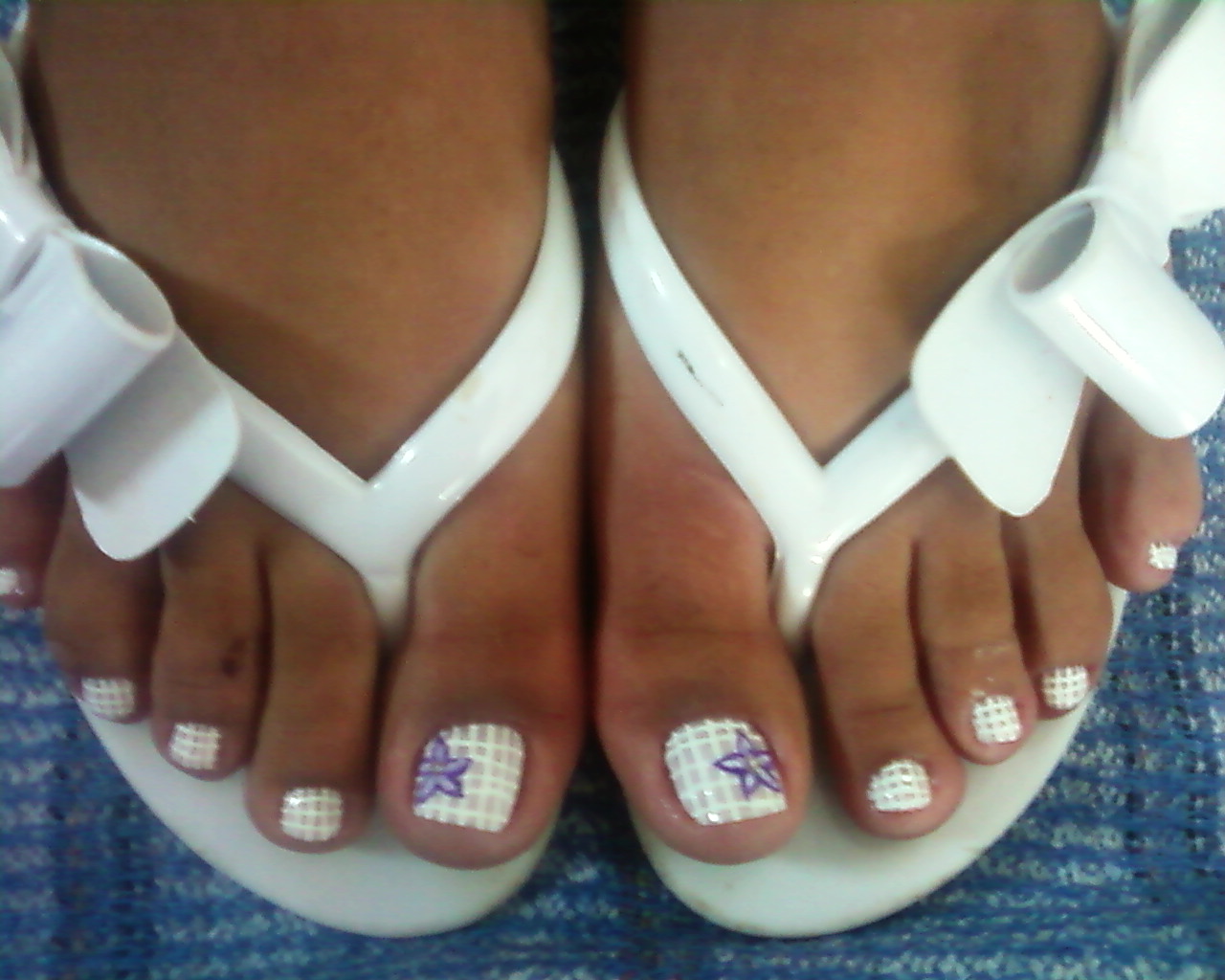 Samira Unhas: unha do pé quadriculada Samira Unhas: unha do pé quadriculada