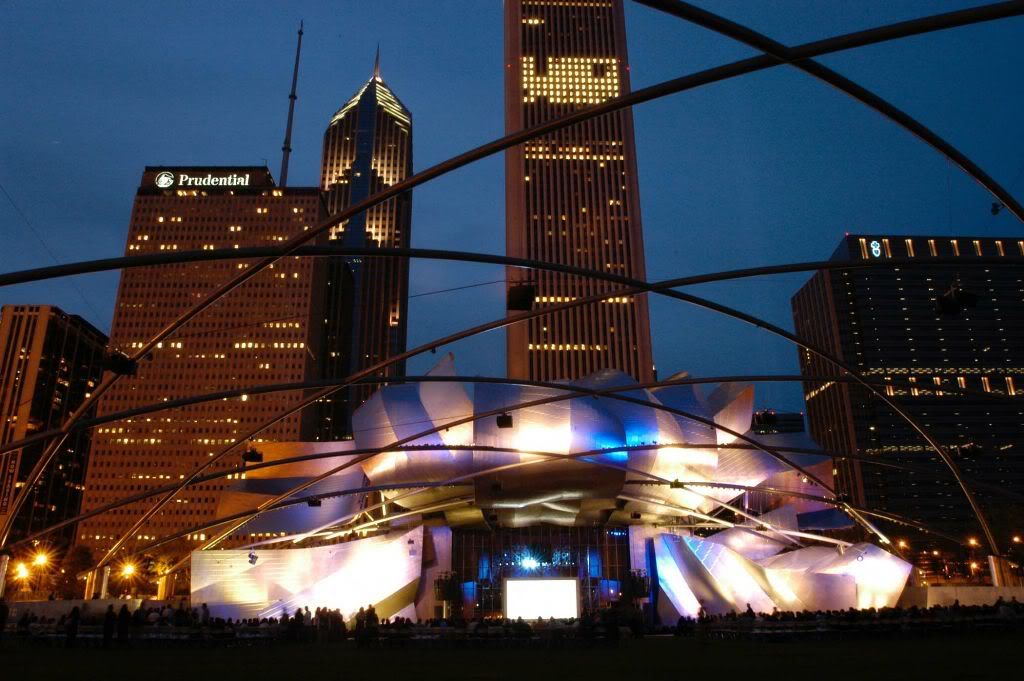 Millenium Park Chicago. summertime Millenium Park