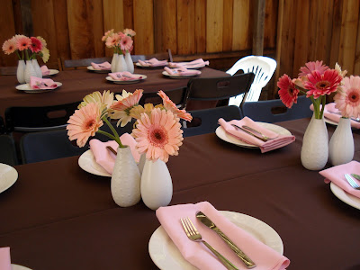 Chocolate brown table cloths plus baby pink napkins divided by pink Gerbera 