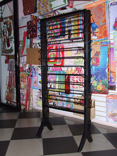 Todo en arreglos de peluche con globos: Exhibidores para flores y papel