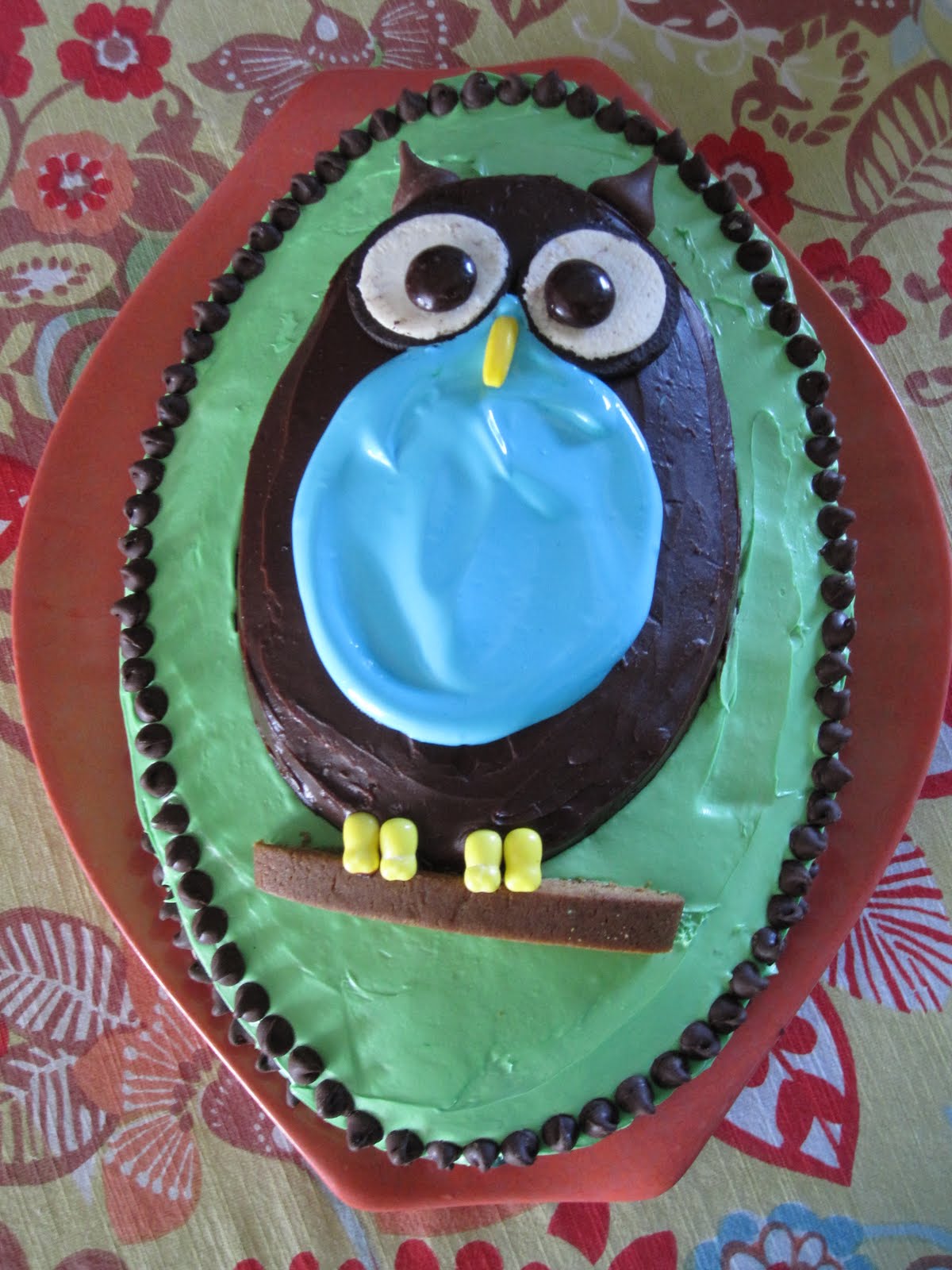 mintagehome: Adventures in Cake Decorating: the Owl Cake