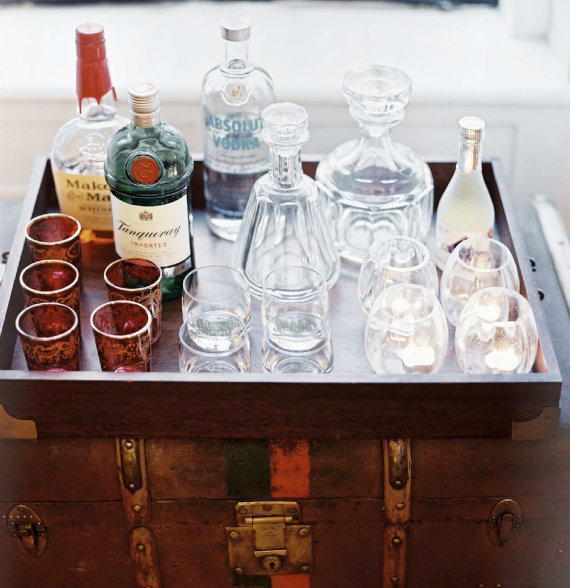 ΤΑΠΕΤΣΑΡΙΕΣ ΕΠΙΠΛΩΝ Trays, trays, trays... and Bar Carts