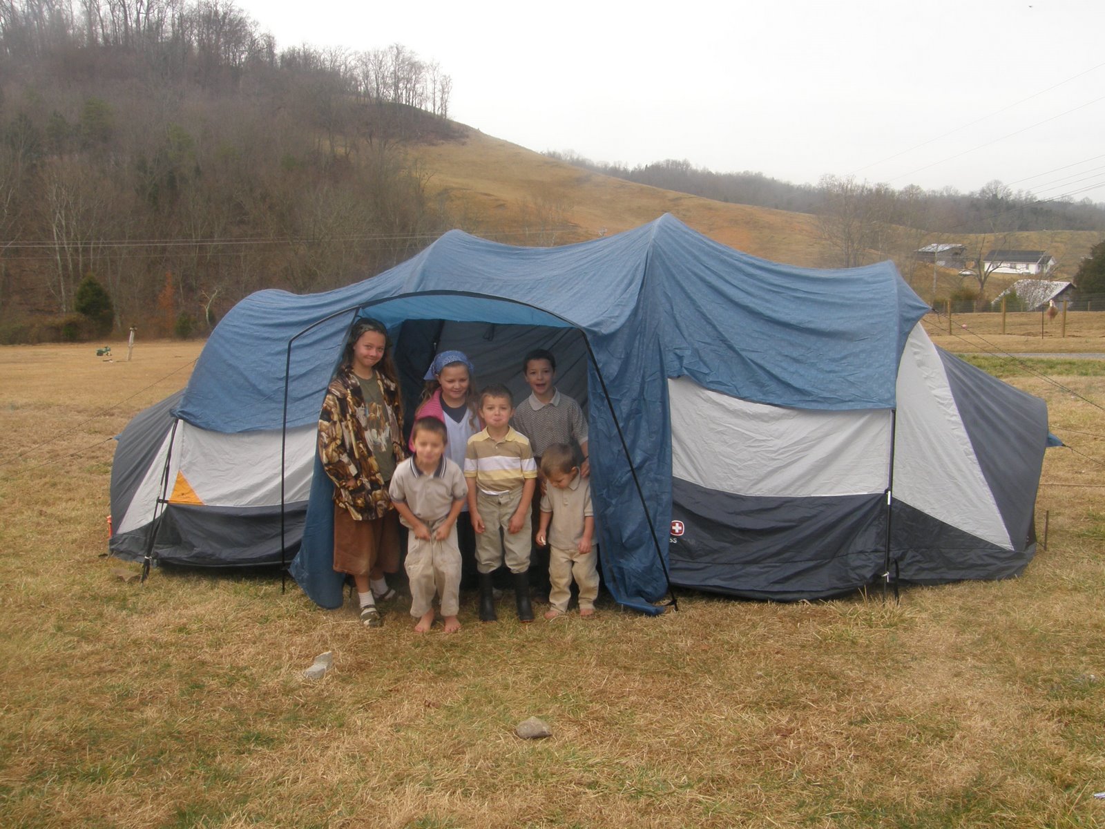 [camping+in+the+yard+Feb+09+001.jpg]