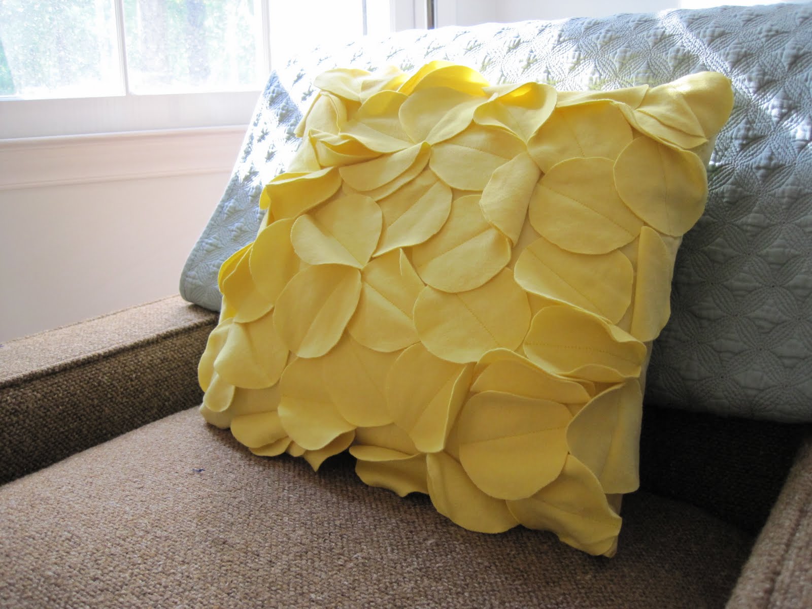 Sutton Grace sunshine pillow tutorial