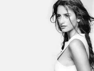 Free wallpapers without watermarks of Penelope Cruz at Fullwalls.blogspot.com