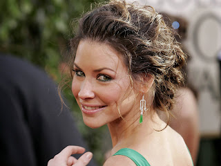 Free non-watermarked Evangeline Lilly wallpapers at fullwalls.blogspot.com
