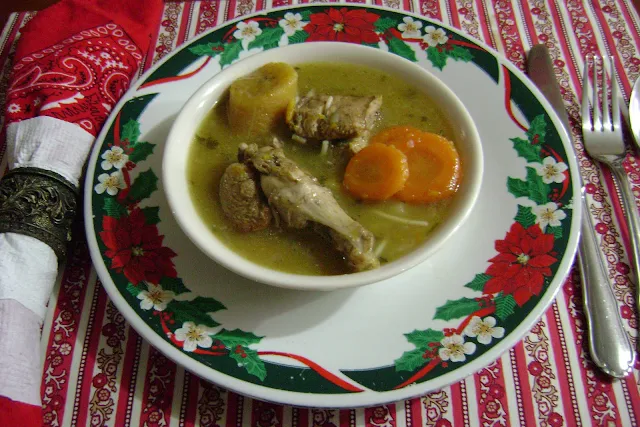 Sopa de pollo Dominicana