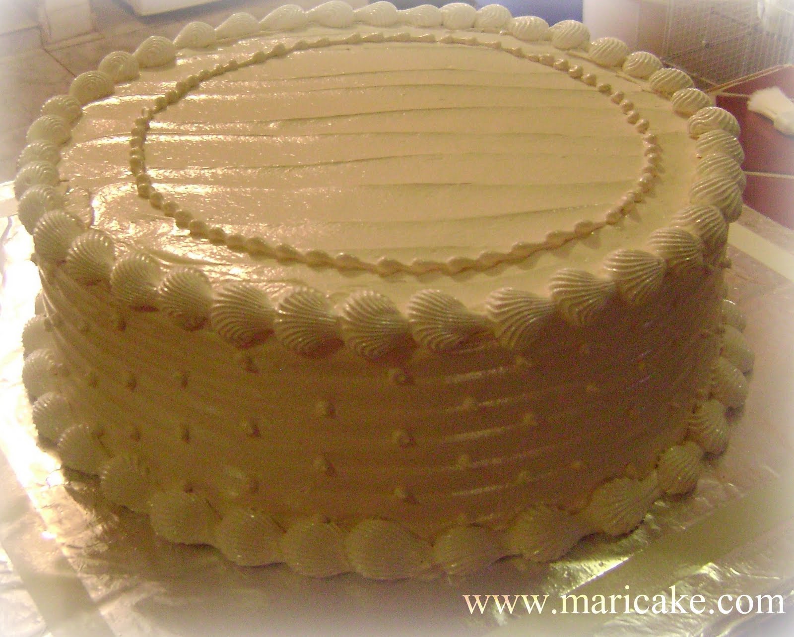 Suspiro, Dominican Frosting or Meringue Mari's Cakes (English)