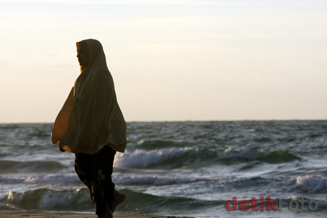 Maschay Pantai Arish, Pantai Wanita Berjilbab