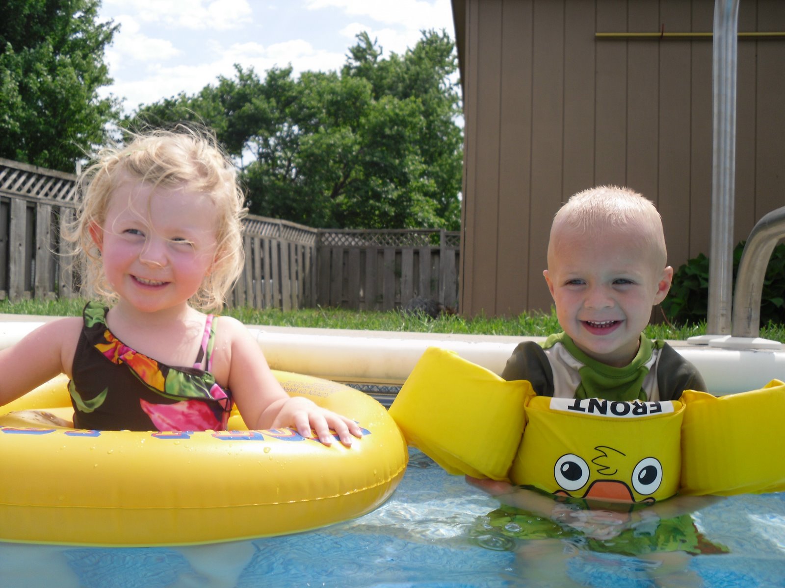 [carter+and+reese+swimming.jpg]