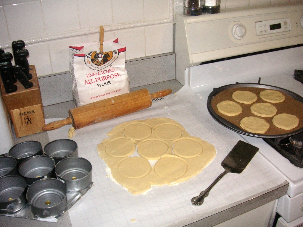 Juggling Frogs How to make a bulk cookie cutter from tuna cans