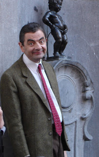 http://2.bp.blogspot.com/_SzNHX4IFrIM/SfHdslncnDI/AAAAAAAAAKg/J8QklZ7nTUs/s320/Rowan_Atkinson_and_Manneken_Pis.jpg