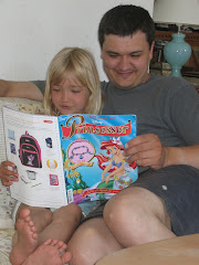 Far og Maja læser