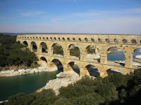 photo du pont du gard nimes uzes remoulins carte economie visites tourisme vers romains monuments