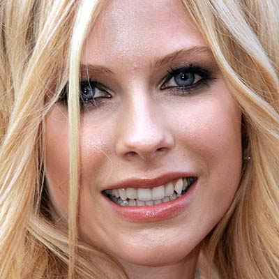 http://2.bp.blogspot.com/_T6Sp0OJuClw/TA1K49kfHHI/AAAAAAAAC8c/euVkIqHFOiM/s400/teeth-avril-lavigne-400a071807.jpg