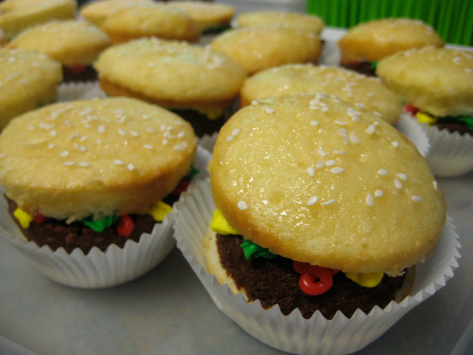 ID Mommy How to Make Cheeseburger Cupcakes