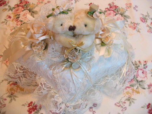 [Ring-Pillow-001.jpg]